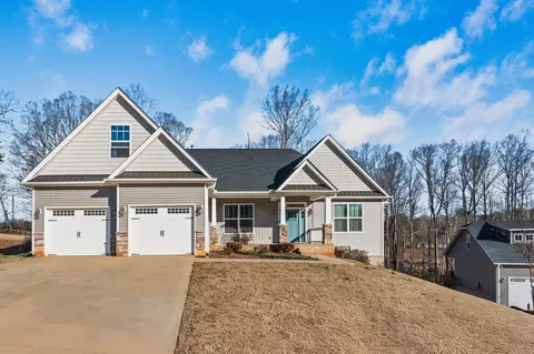 615 Forden Dr, Wellford, SC 29385