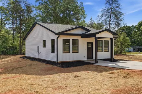 3664 Peachtree Rd, Inman, SC 29349