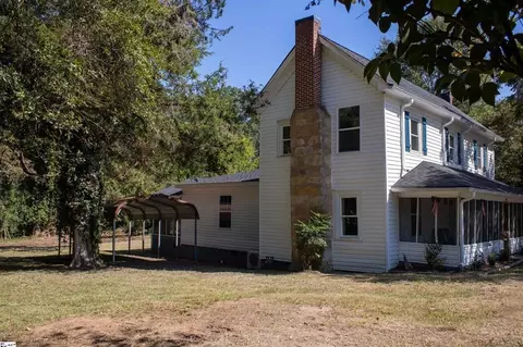 340 W Peachtree St, Woodruff, SC 29388