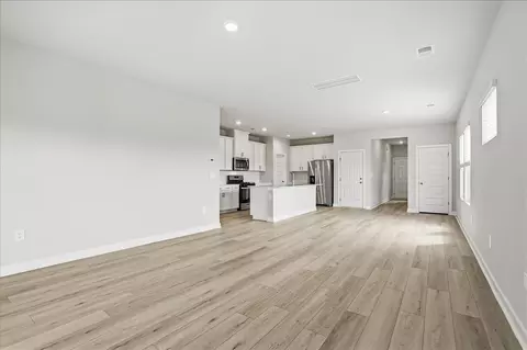 Living - 301 Shortleaf Ln, Pendleton, SC 29670 photo 2 of 5