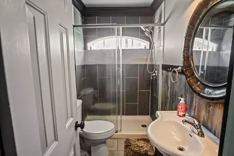 Bath - 4107 Sandy Plains Rd, Tryon, NC 28782 photo 1 of 6