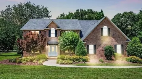 101 Plantation Dr, Moore, SC 29369