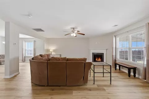 Living - 240 Harlequin Dr, Moore, SC 29369 photo 2 of 4