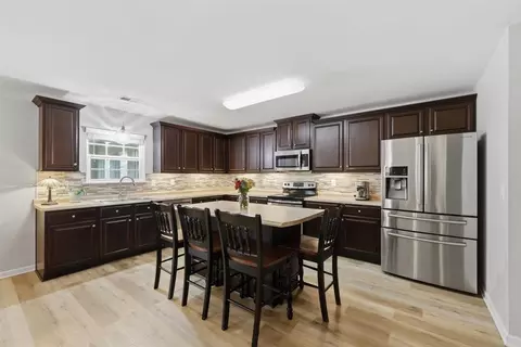 Kitchen - 240 Harlequin Dr, Moore, SC 29369 photo 4 of 5