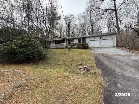 274 Laurelwood Ln, Mills River, NC 28759