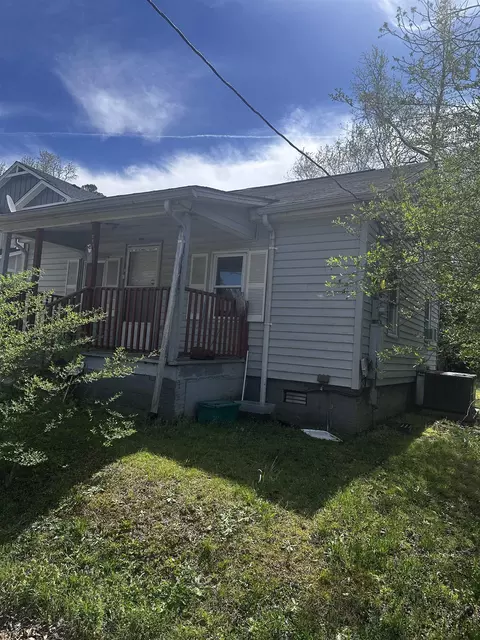 129 Cannon St, Woodruff, SC 29388