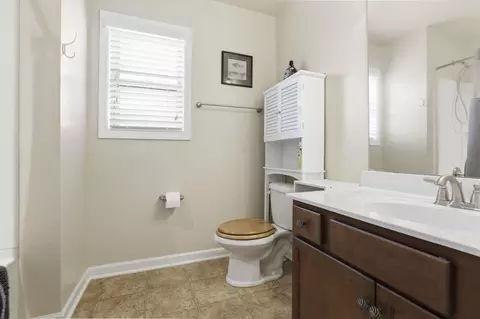 Bath - 155 Sapphire Pointe Dr, Duncan, SC 29334 photo 2 of 3