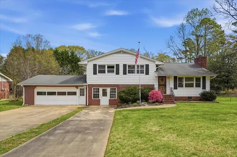 11 Spring Valley Rd, Greenville, SC 29615
