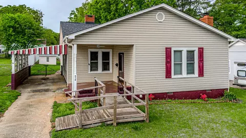512 E Jefferies St, Gaffney, SC 29340