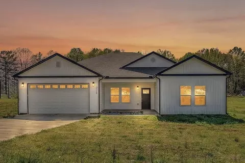 556 Sand Clay Rd, Chesnee, SC 29323