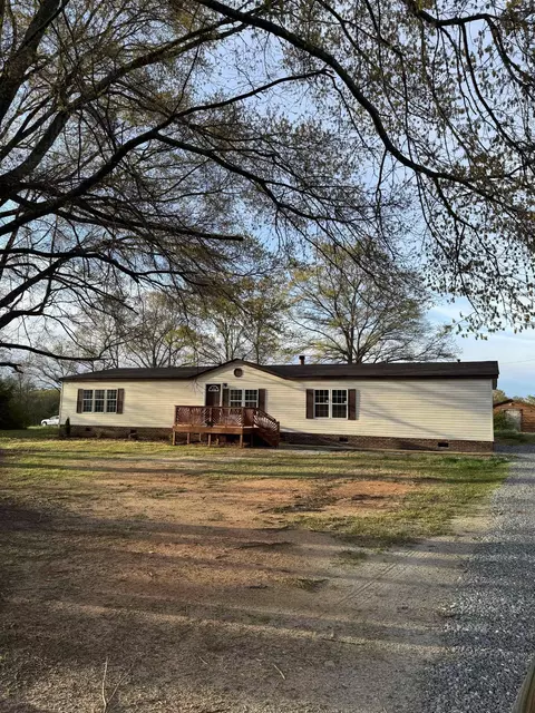 146 Tory Trl, Cowpens, SC 29330
