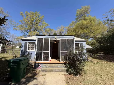 1306 S Johnson St, Gaffney, SC 29340