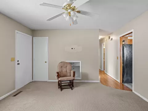 Living - 423 Bailey Rd, Buffalo, SC 29321 photo 3 of 3