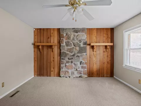 Living - 423 Bailey Rd, Buffalo, SC 29321 photo 1 of 3