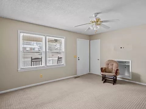 Living - 423 Bailey Rd, Buffalo, SC 29321 photo 2 of 3