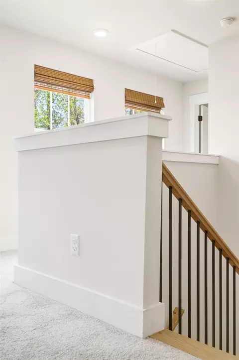 Entry Way - 952 Diane Ln, Moore, SC 29369 photo 3 of 6