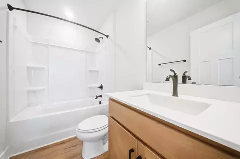 Bath - 952 Diane Ln, Moore, SC 29369 photo 6 of 6