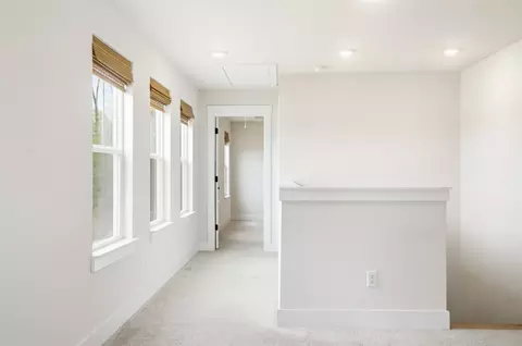 Entry Way - 952 Diane Ln, Moore, SC 29369 photo 4 of 6