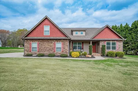 104 Millstone Dr, Campobello, SC 29322