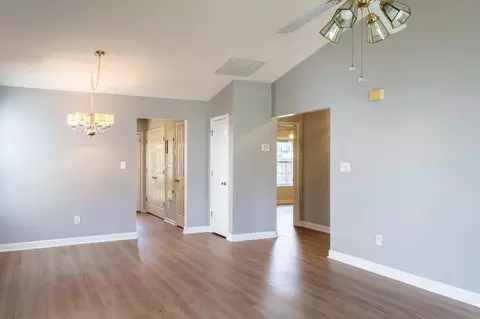 Living - 606 Mesa Ln, Moore, SC 29369 photo 2 of 4