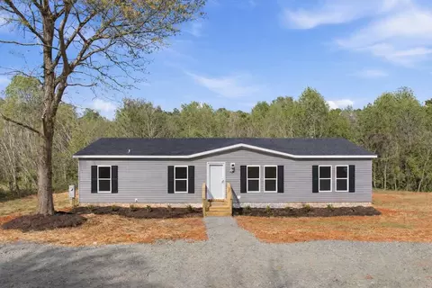 405 Howe Ln, Wellford, SC 29385