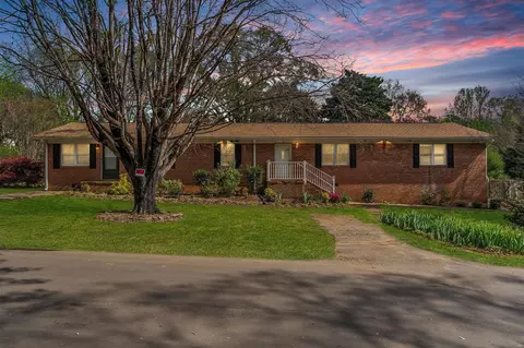 2 Easy St, Taylors, SC 29687