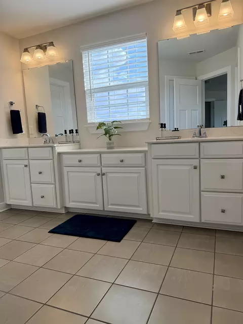 Bath - 201 Edwin Ellis Dr, Greer, SC 29651 photo 3 of 6