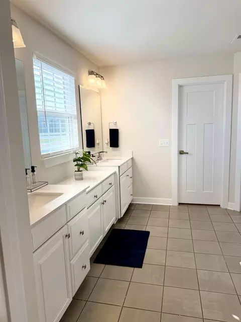 Bath - 201 Edwin Ellis Dr, Greer, SC 29651 photo 4 of 6