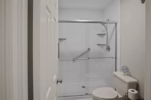Bath - 335 Melrose Ave, Tryon, NC 28782 photo 3 of 3