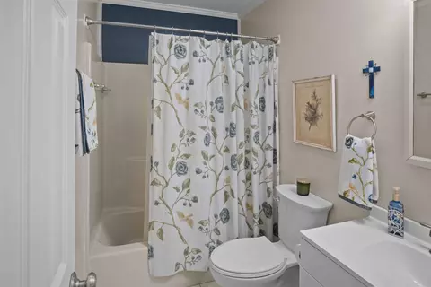 Bath - 335 Melrose Ave, Tryon, NC 28782 photo 1 of 3
