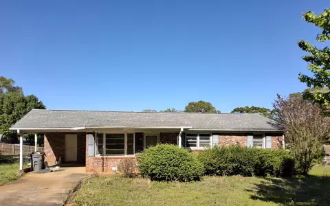 3 Hollywood Dr, Greenville, SC 29611