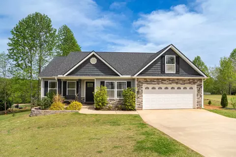 141 Middlebrooke Ln, Wellford, SC 29385