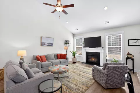 Living - 619 Minster Ct, Moore, SC 29369 photo 1 of 1
