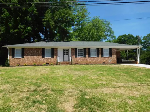 121 Robinhood Drive Dr, Gaffney, SC 29341