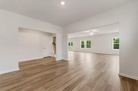 Living - 431 Dodger Ave, Chesnee, SC 29323 photo 4 of 6