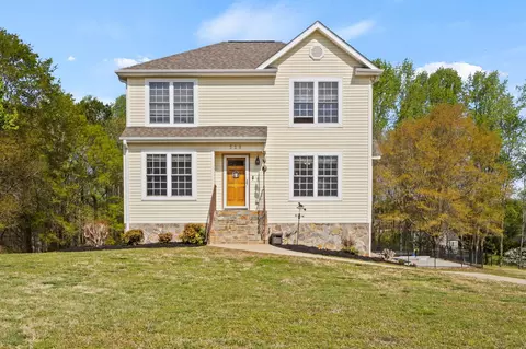 329 Garnet Valley Dr, Inman, SC 29349