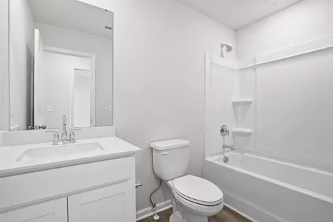 Bath - 838 Mahaffey Ct, Spartanburg, SC 29301 photo 1 of 4