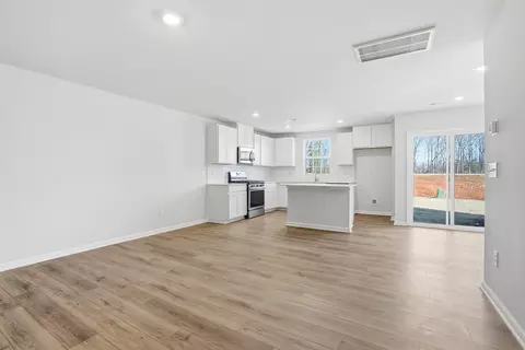 Living - 838 Mahaffey Ct, Spartanburg, SC 29301 photo 1 of 2