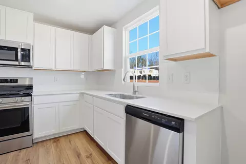 Kitchen - 838 Mahaffey Ct, Spartanburg, SC 29301 photo 3 of 4