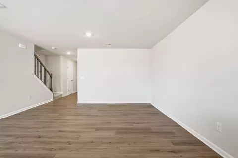 Living - 838 Mahaffey Ct, Spartanburg, SC 29301 photo 2 of 2