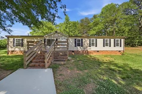 315 Highwood Dr, Campobello, SC 29322