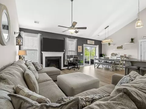 Living - 623 Munchberry Way, Spartanburg, SC 29301 photo 2 of 5
