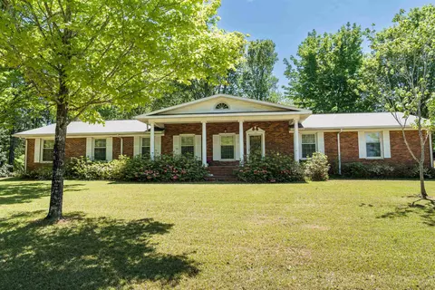 130 Sharcliff Rd, Cowpens, SC 29330