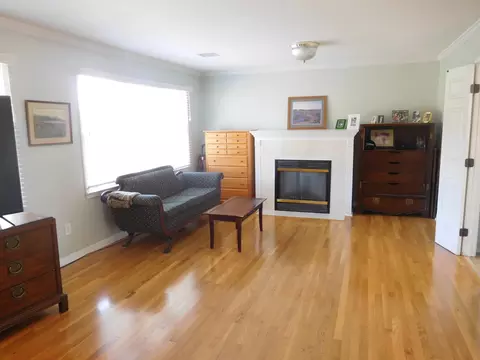 Living - 106 Hampton Dr, Gaffney, SC 29341 photo 2 of 3