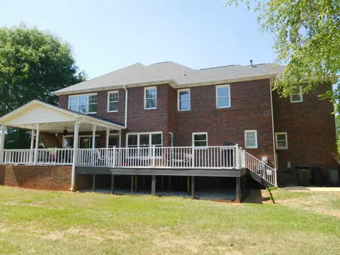 Exterior - 106 Hampton Dr, Gaffney, SC 29341 photo 3 of 9
