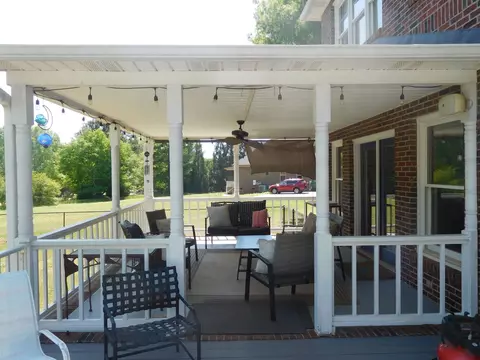 Exterior - 106 Hampton Dr, Gaffney, SC 29341 photo 5 of 9