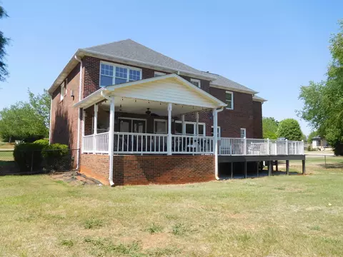 Exterior - 106 Hampton Dr, Gaffney, SC 29341 photo 4 of 9