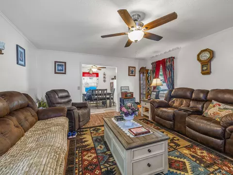 Living - 118 Brookside Dr, Union, SC 29379 photo 2 of 8