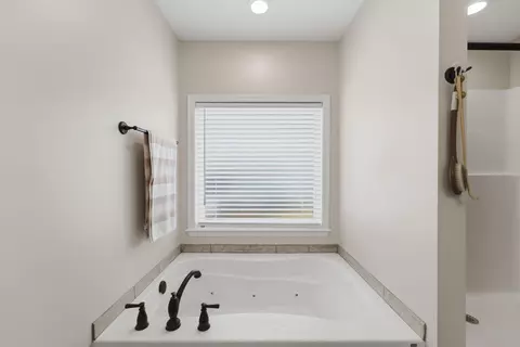 Bath - 211 Sunward Path, Inman, SC 29349 photo 4 of 5