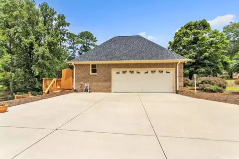 Exterior - 107 S Pointe Ct, Moore, SC 29369 photo 7 of 8
